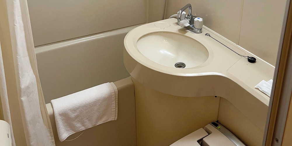Spacious Twin Room for Families, Smoking (Up to 3 Guests) - Photo 2