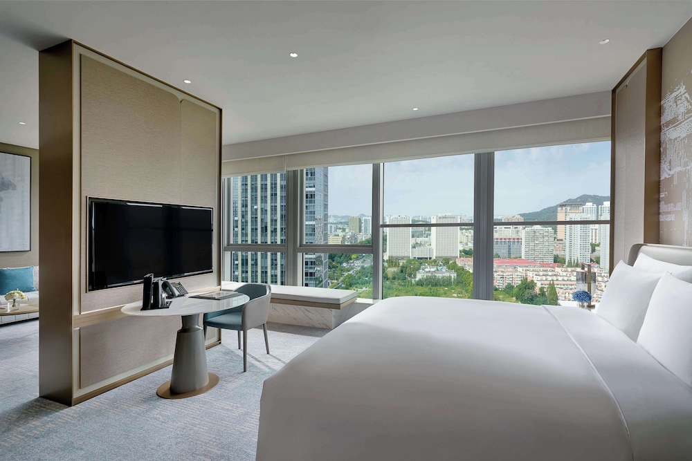 Superior Suite, 1 King Bed (Superior Junior)