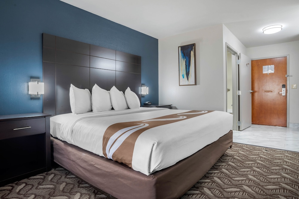 Suite, 1 King Bed with Sofa bed, Non Smoking photo 2