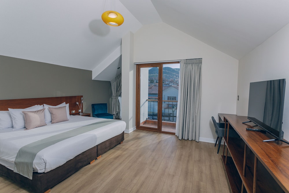 Deluxe Room, 1 King Bed, Non Smoking, City View
