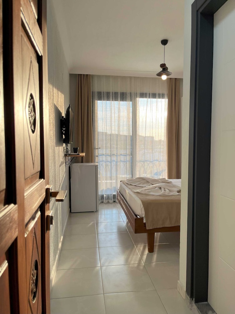 Deluxe Double Room, Balcony, Sea View photo 2