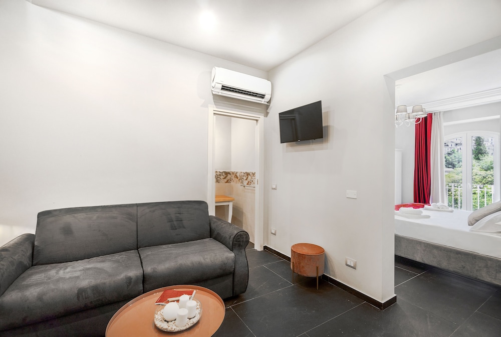 Junior Triple Room, City View photo 2