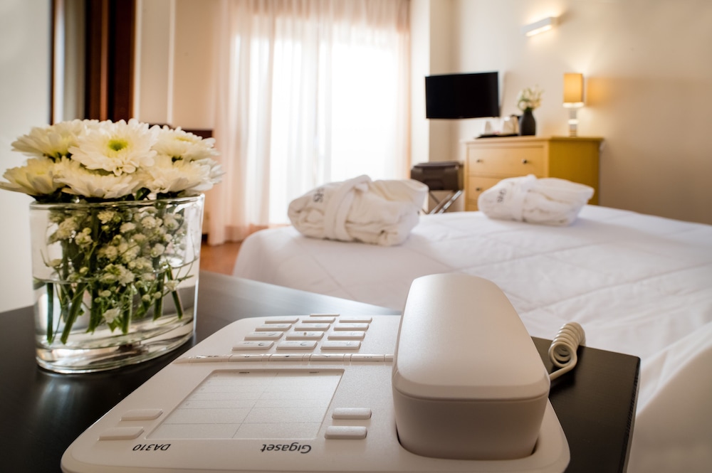 Junior Suite, 1 Double or 2 Twin Beds - Photo 4