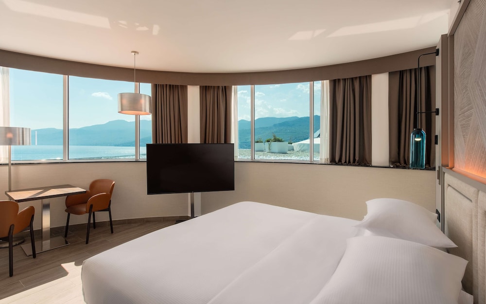 Executive Room, 1 King Bed - Photo 6