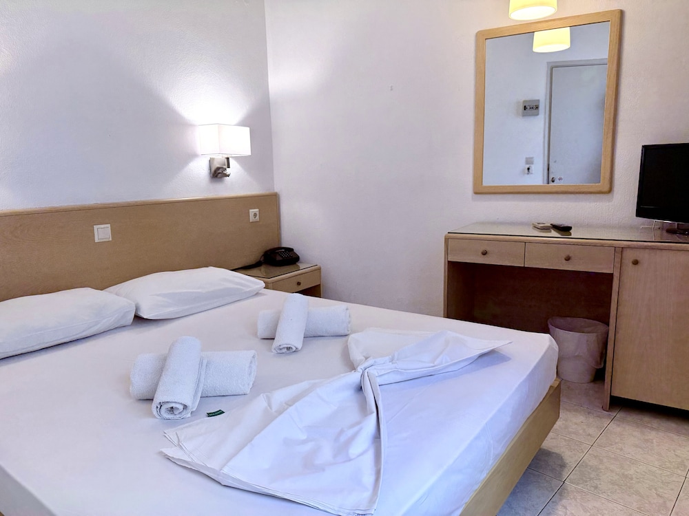 Internal Double Room with Window (no view) - Photo 10