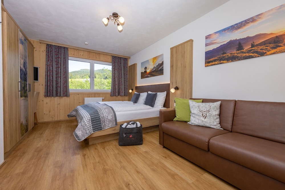 Classic Triple Room - Photo 1