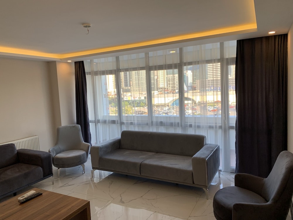 Three Bedroom Suite - Photo 4