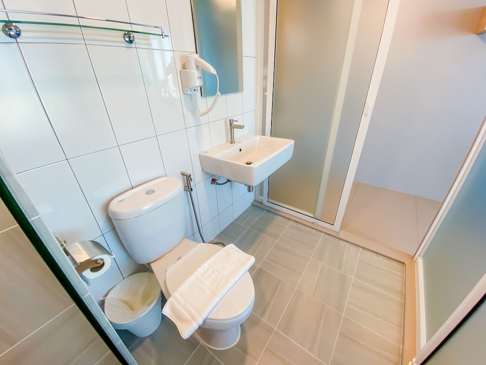 Standard Twin Room - Photo 13