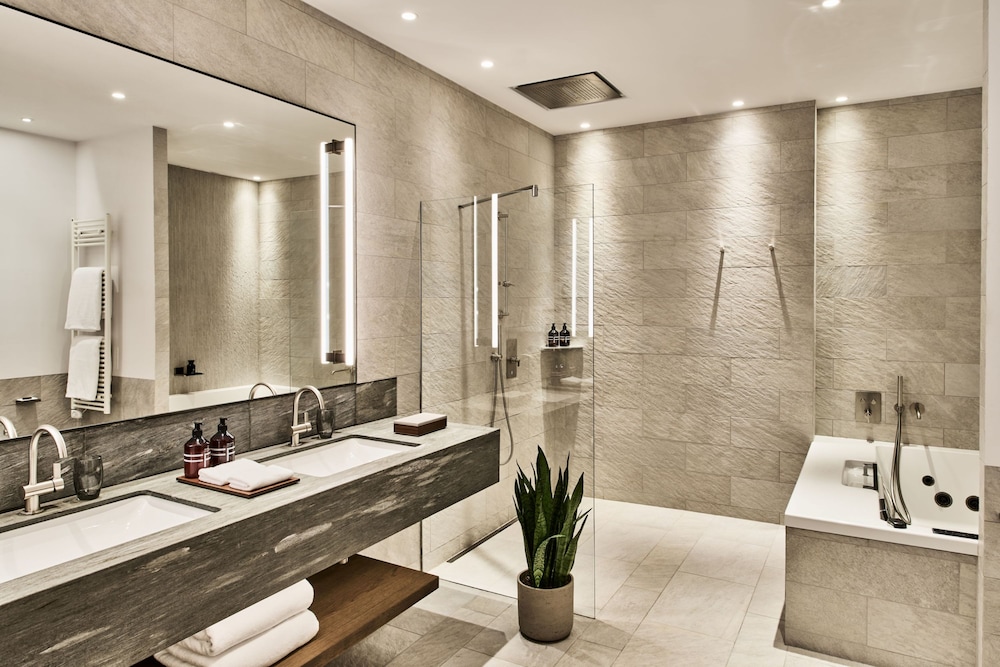 Grace 2-Bedroom Suite thumbnail 6