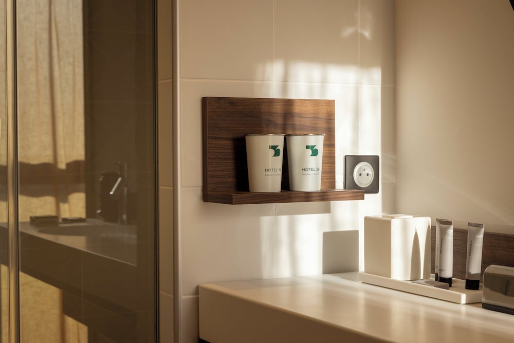 Premium Double Room thumbnail 5
