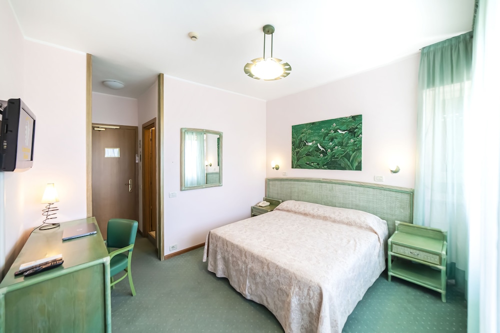 Standard Room photo 2