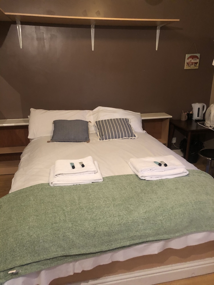 Double Room (Private Shower)