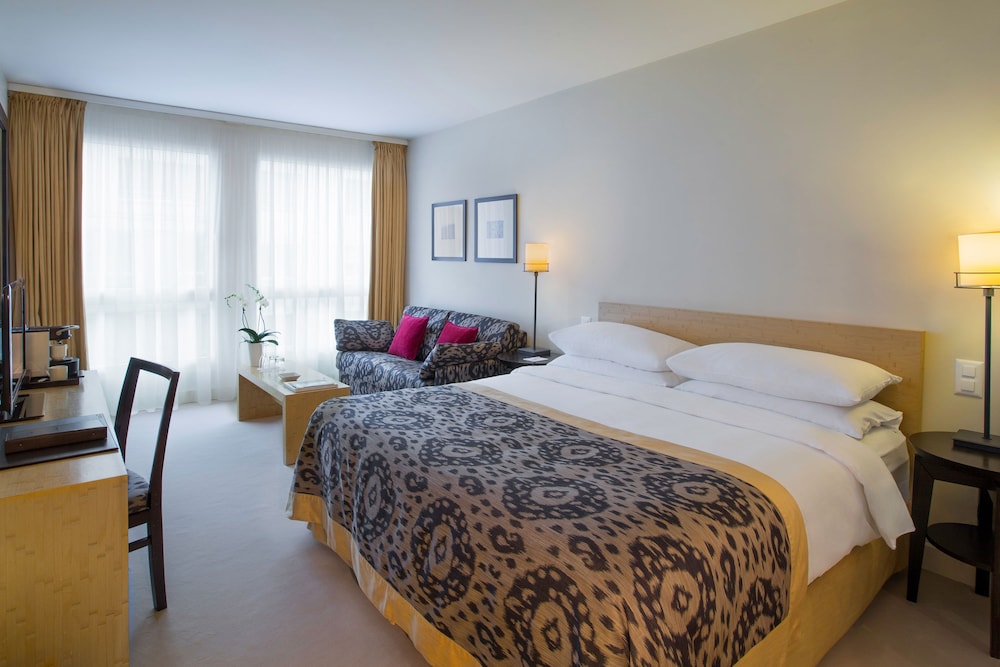 Executive Room - Photo 1