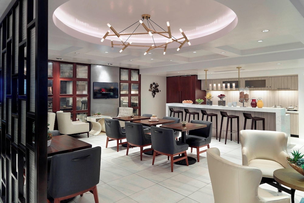 Concierge Room, Executive Suite, 1 Bedroom - Photo 6