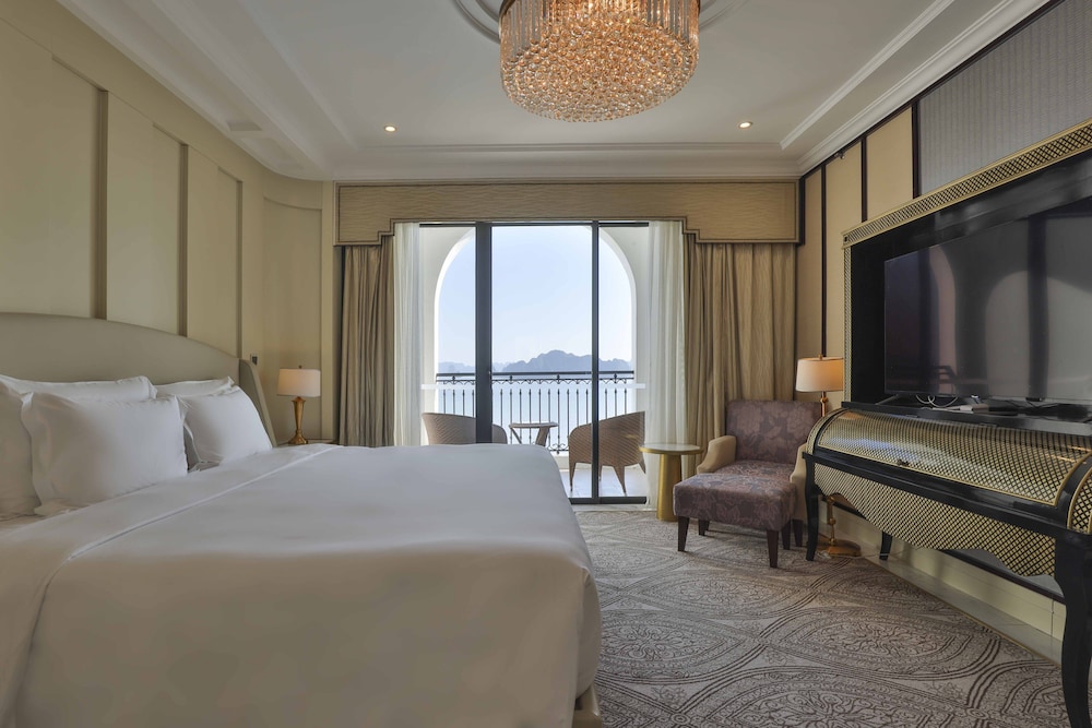 Executive Suite King Bed photo 2