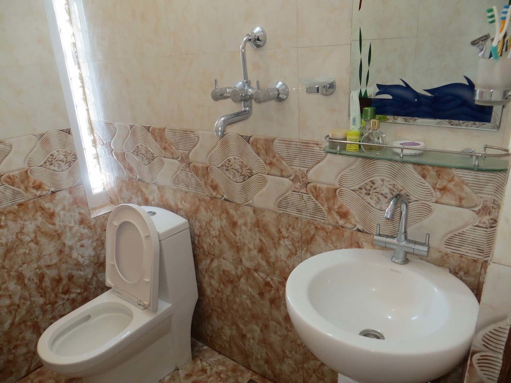 Shared Dormitory, Shared Bathroom, City View photo 2