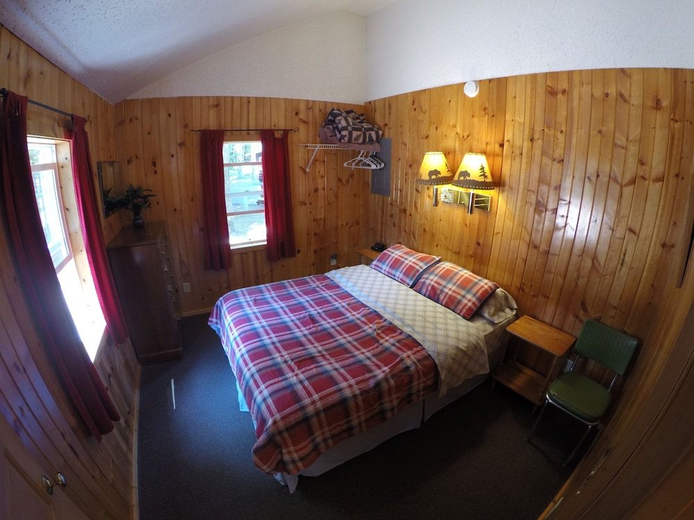 Cabin, 2 Bedrooms, Fireplace, Lake View (Oakwood) photo 1
