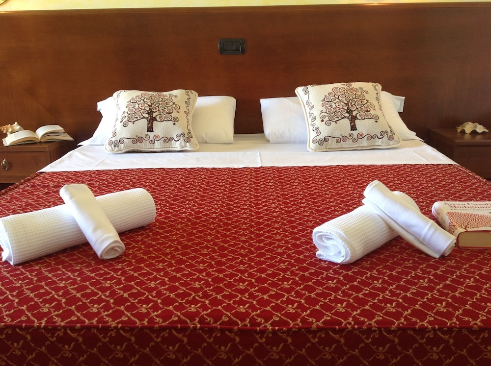 Double Room, Multiple Beds photo 2