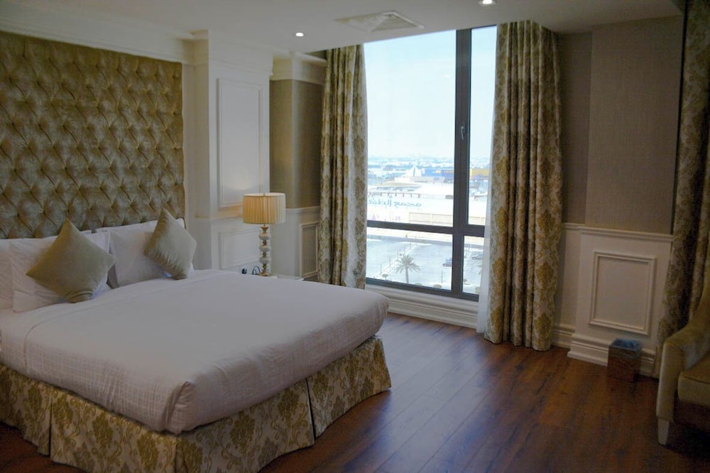 Superior Suite, 1 King Bed photo 3