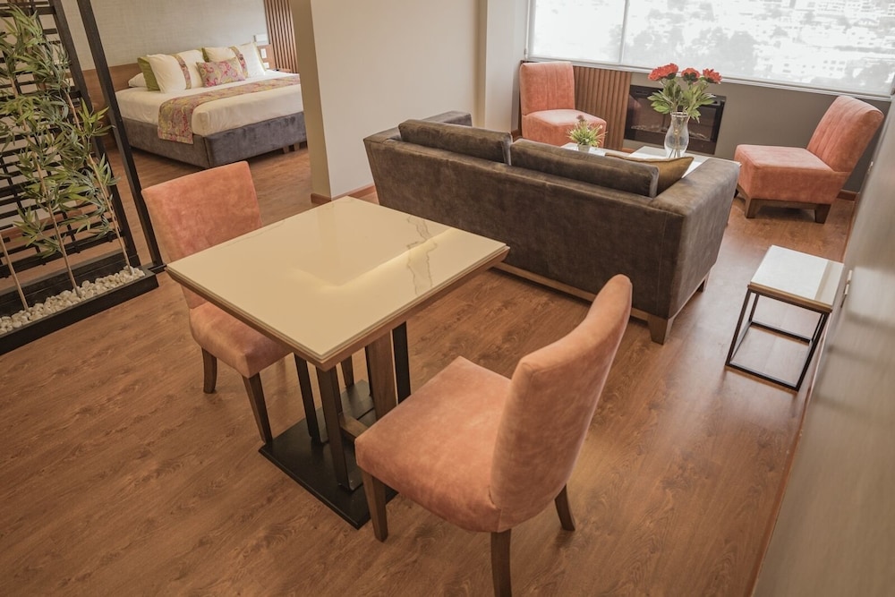 Suite King photo 2