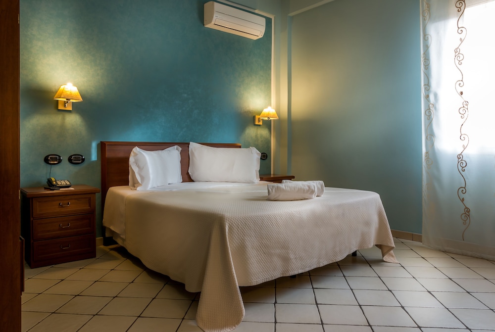 Standard Double or Twin Room photo 3