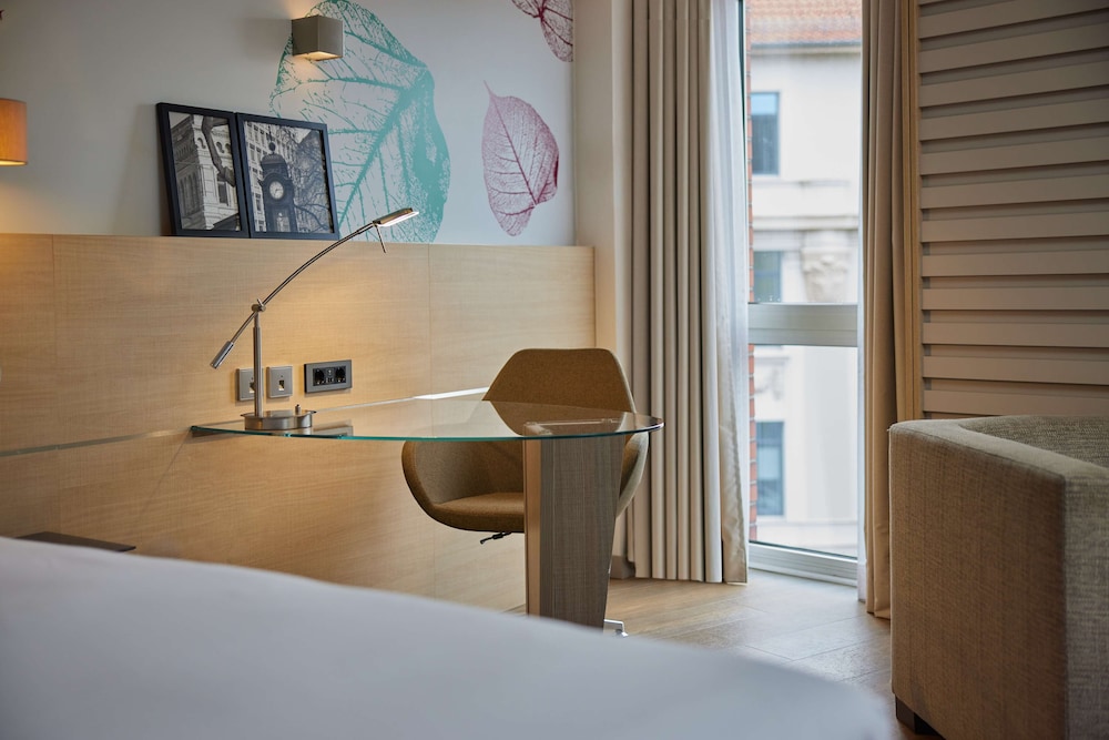 Room, 1 King Bed - Photo 3