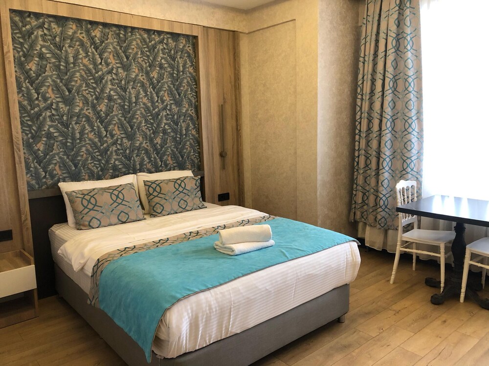 Corner Room with Lake View photo 1