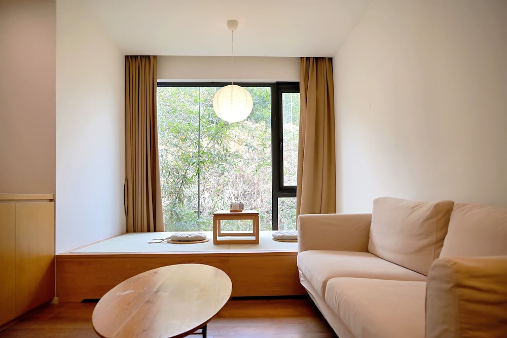 Standard Suite, Courtyard View photo 2