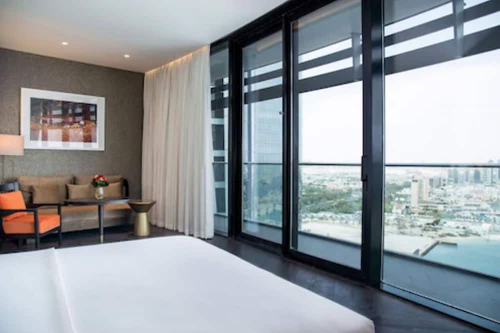 Room, 1 King Bed, Balcony, Sea View photo 3