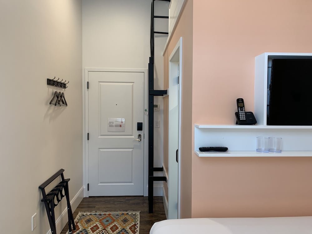 Standard Room (King Quarters with Full Loft) photo 2