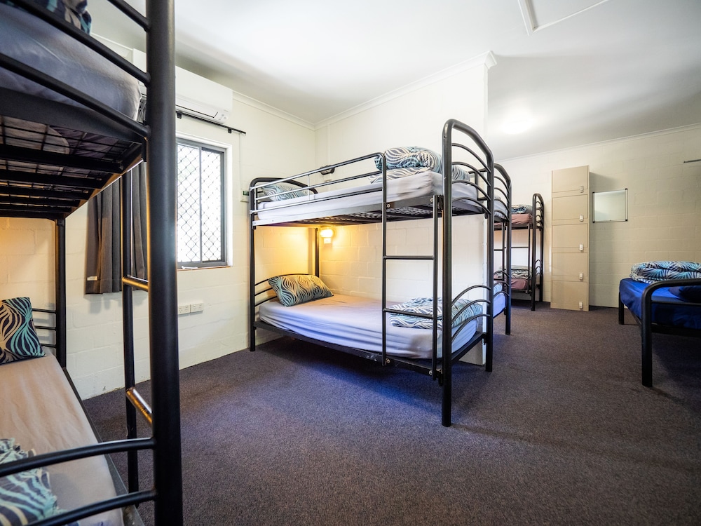 Bed in 10-Bed Mixed Dormitory with Shared Bathroom photo 1