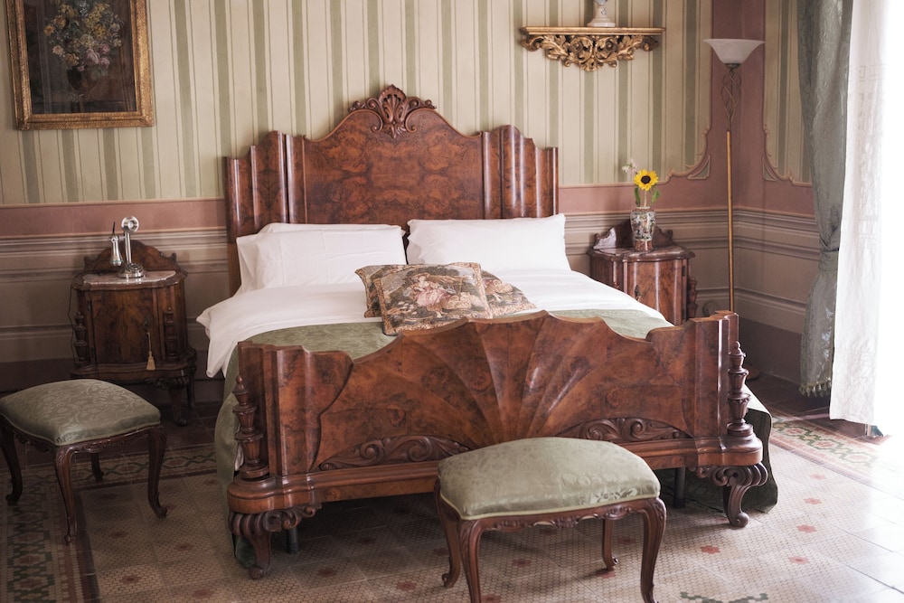 Romantic Suite, City View