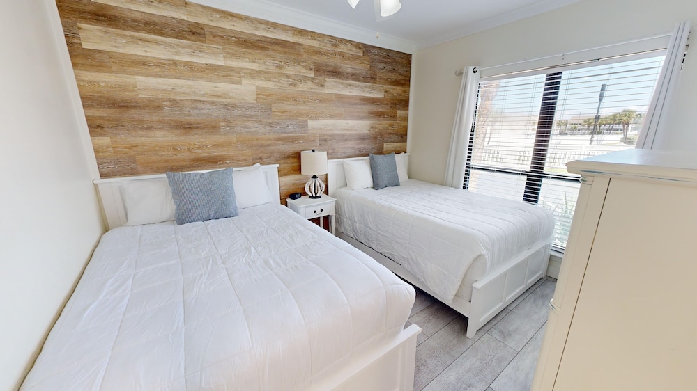 Condo, 2 Bedrooms