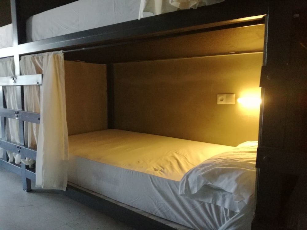 Basic Shared Dormitory, Men Only, Shared Bathroom, Harbor View