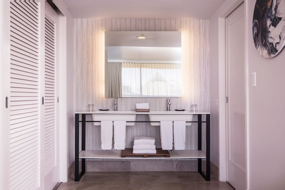 1 Bedroom Suite Ocean View 1 King Or 2 Double