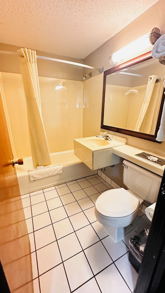 Suite, Multiple Beds, Non Smoking (Upgrade) photo 3