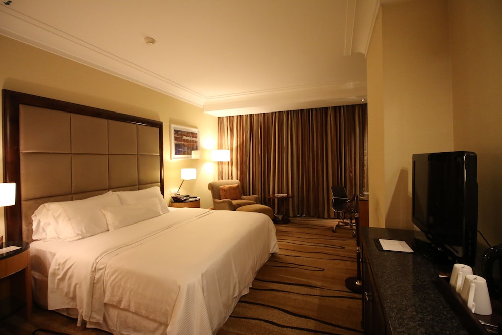Executive Room, 1 King Bed - Photo 3