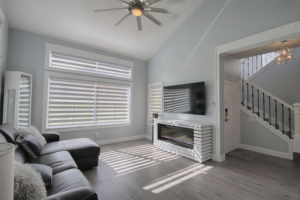 Apartment (2701 Emerald Island)
