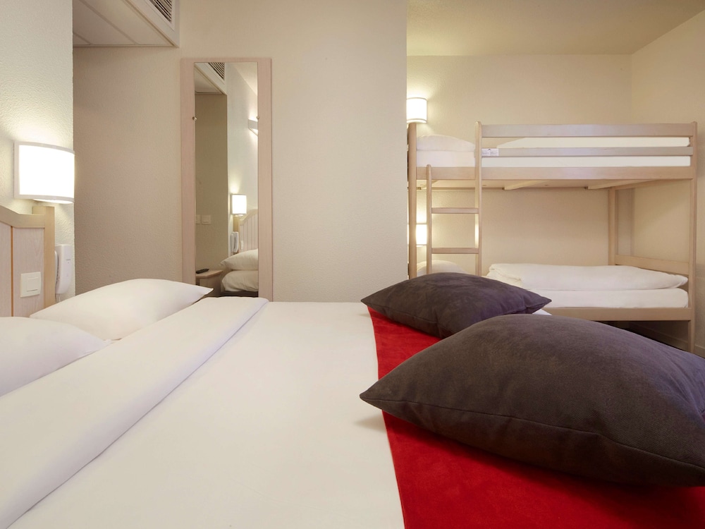 Standard Room, Multiple Beds photo 1
