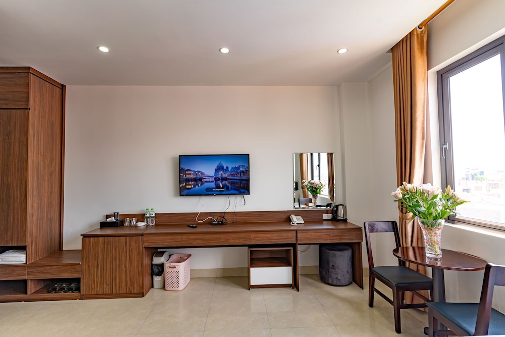 Superior Quadruple Room, City View photo 2