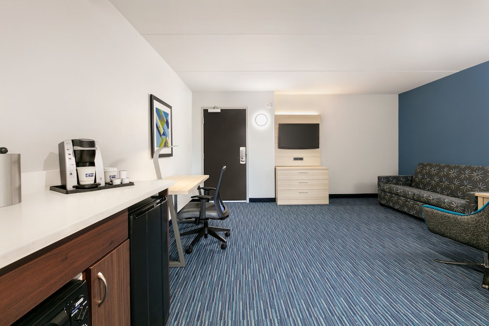 Suite, 2 Queen Beds, Accessible (Mobility) - Photo 2