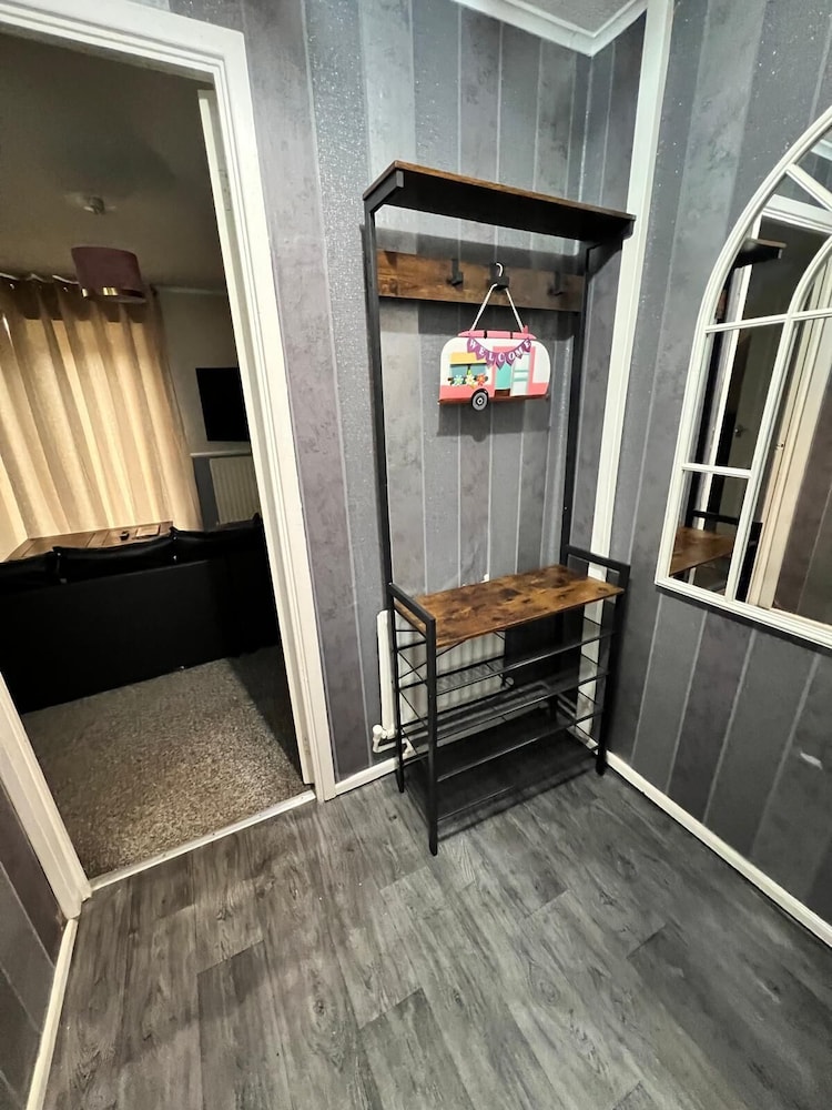 House, 2 Bedrooms, Patio