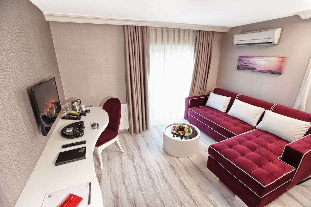 Suite (Jacuzzi) photo 3