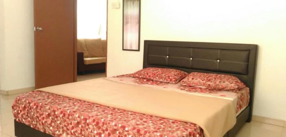 Family Apartment, 3 Bedrooms, 2 Bathrooms photo 3