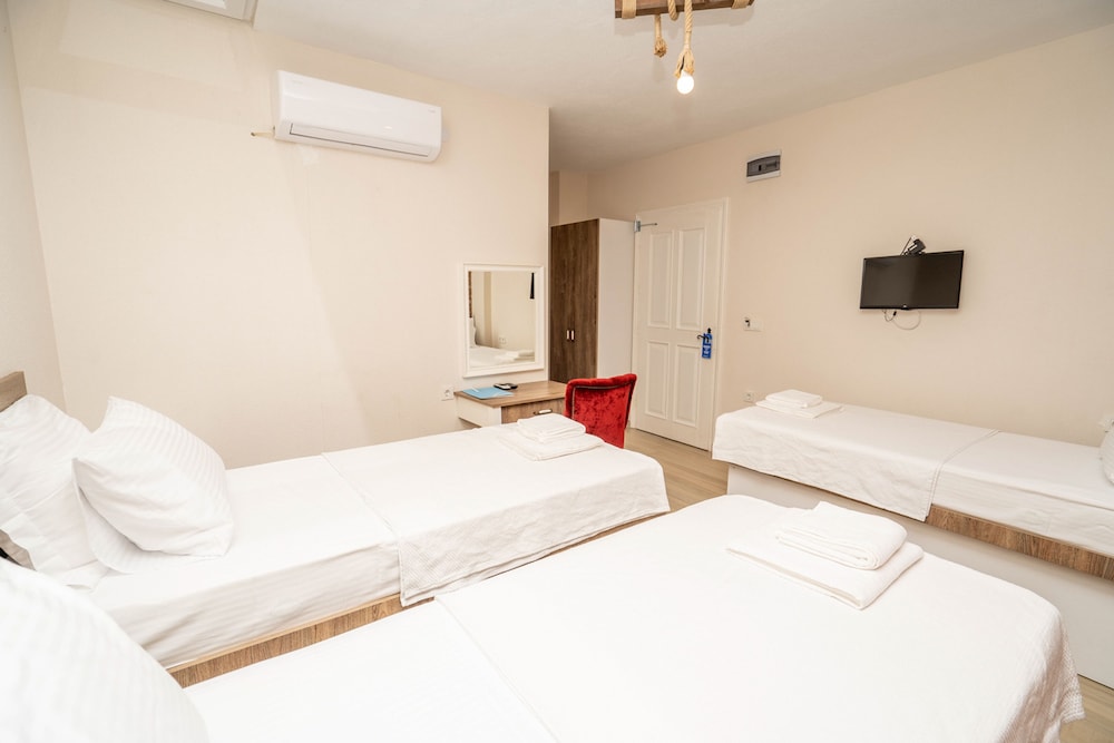 Economy Twin Room, 2 Twin Beds photo 3