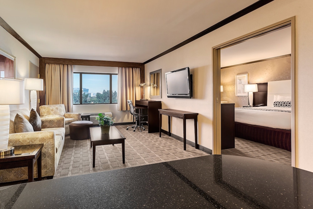 Suite, 1 Bedroom photo 1