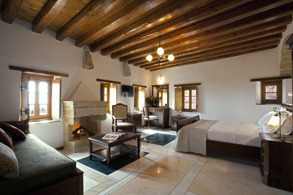 Deluxe Suite, 1 Bedroom - Photo 1