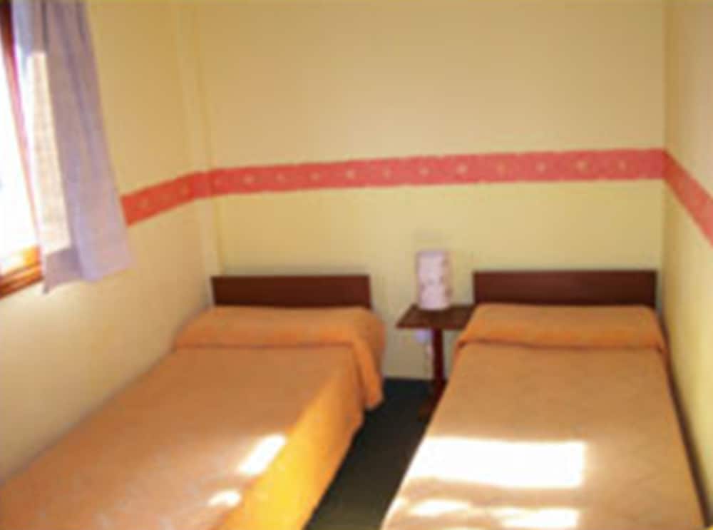 Basic Double Room, 1 Double Or 2 Twin Beds, Non Smoking, Private Bathroom photo 3