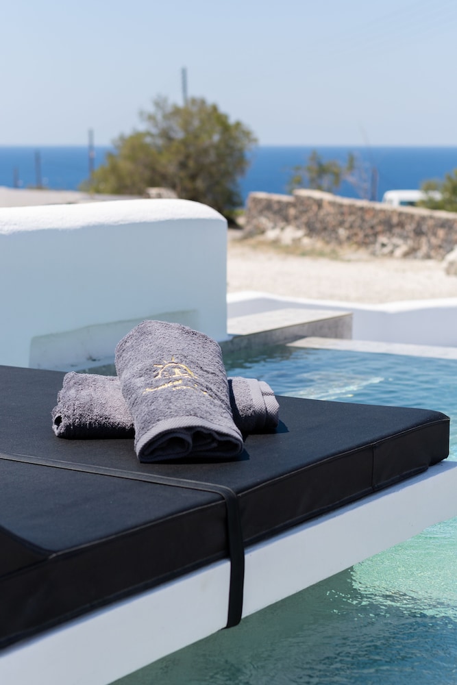 Deluxe Suite with plunge pool and sea view - Photo 22