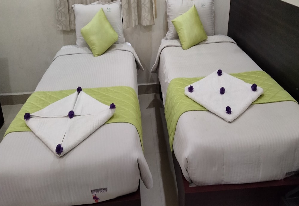 Standard Twin Room - Photo 1